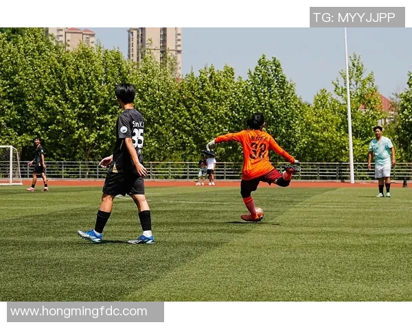 足球明星的鞋子保养秘籍揭秘用什么擦鞋才能保持光亮如新 足球明星的鞋子保养秘籍揭秘用什么擦鞋才能保持光亮如新